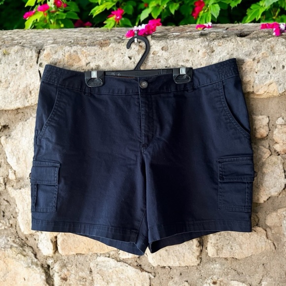 Dockers Black Twill Cargo Shorts - Picture 1 of 13